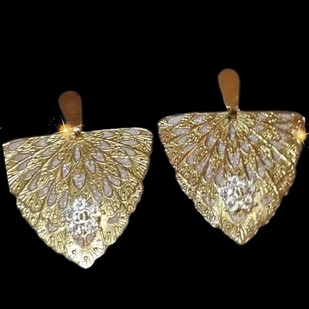 Pierced Post Gold Fan-shaped Earrings - Picture 3 of 10